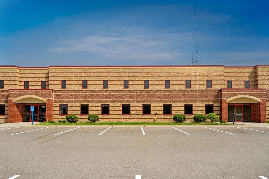 More Photos Of 1701-1719 NE Broadway St, Minneapolis Light Manufacturing For Lease