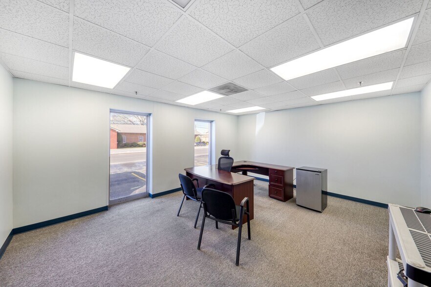 More Photos Of 410 S River St, Calhoun Warehouse For Lease