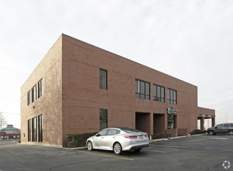 More Photos Of 140 W 9000 S, Sandy Bank For Lease