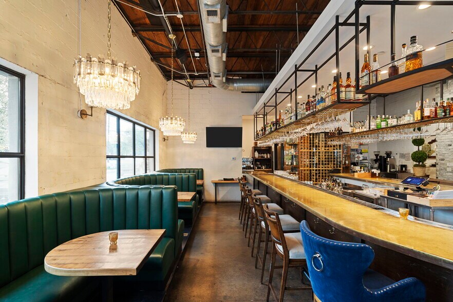 More Photos Of 1344 Yale St, Houston Restaurant For Sale