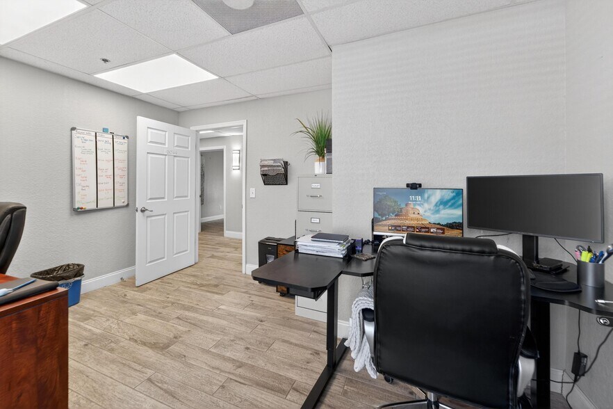 More Photos Of 3411 N 29th St, Tampa Office For Sale