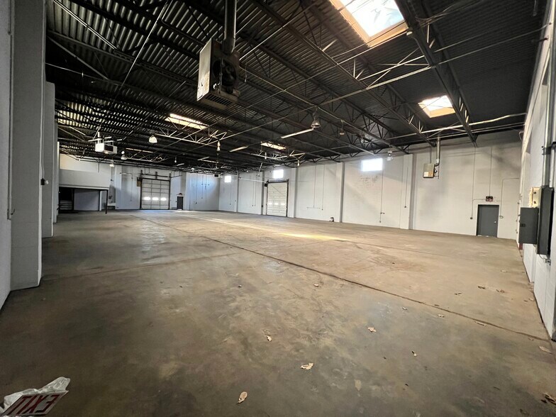 More Photos Of 173 Amboy Rd, Morganville Warehouse For Lease