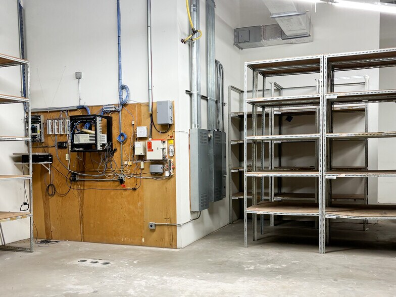 More Photos Of 7705 Quaker Ave, Lubbock Freestanding For Lease