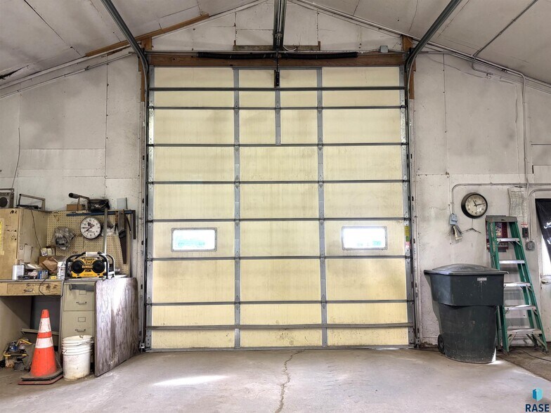 More Photos Of 1603 N Broadway Ave, Miller Industrial For Sale