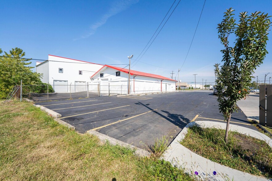 More Photos Of 3905 Sullivant Ave, Columbus General Retail For Lease