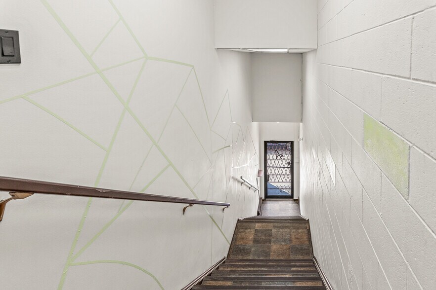 More Photos Of 454 Leon Ave, Kelowna General Retail For Lease