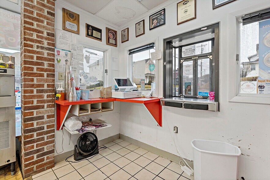 More Photos Of 321 N 4th St, Youngwood Freestanding For Sale