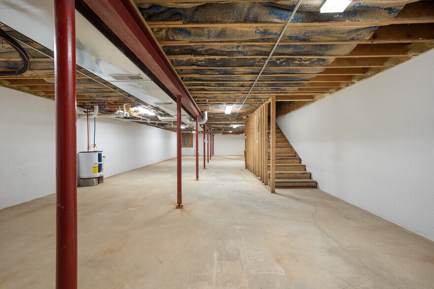 More Photos Of 6163 N Meridian Rd, Hope Flex For Sale