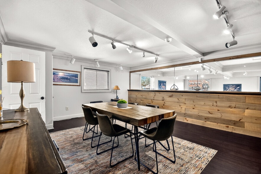 More Photos Of 240 W Main St, Blue Ridge Office For Sale