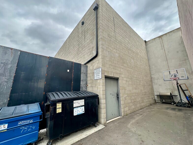 More Photos Of 7528 Clybourn Ave, Sun Valley Manufacturing For Lease
