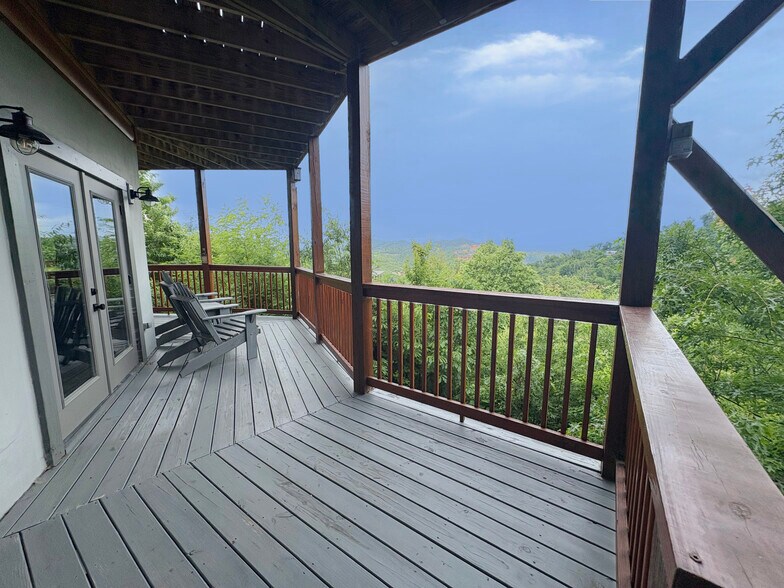 More Photos Of 433 Red Hawk Way, Gatlinburg Specialty For Sale