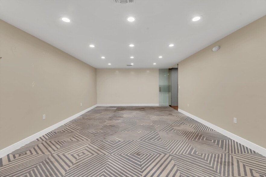 More Photos Of 224 NE 32nd Ct, Oakland Park Warehouse For Sale