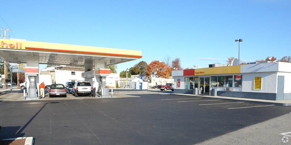 More Photos Of 1525-1527 Smith St, North Providence Unknown For Lease