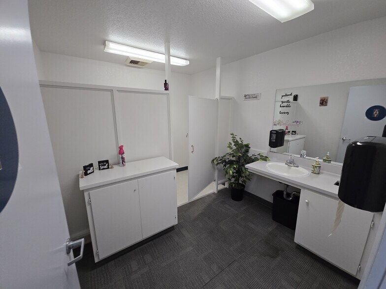 More Photos Of 321 5th St, Hollister Office For Lease