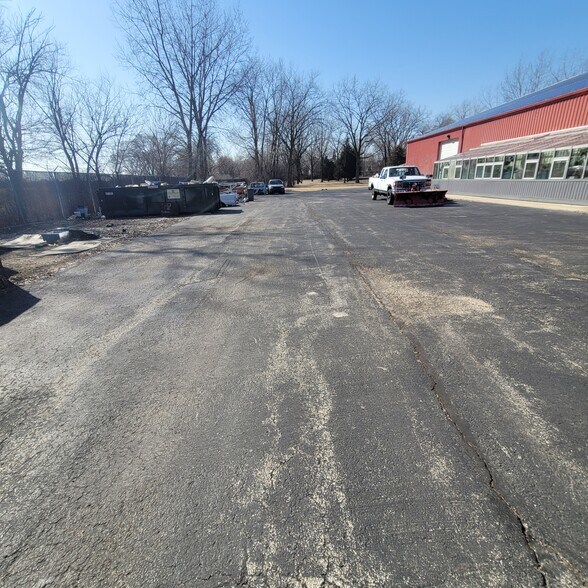 More Photos Of 2001 Weber Rd, Crest Hill Manufacturing For Lease