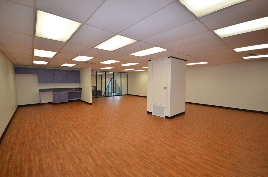 More Photos Of 6004 Techni Center Dr, Austin Warehouse For Lease