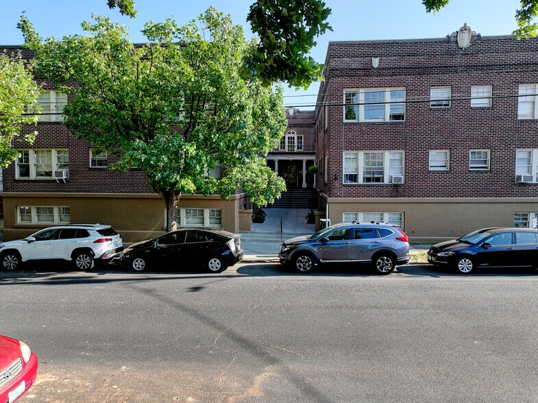 More Photos Of 2062 NW Marshall St, Portland Apartments For Sale