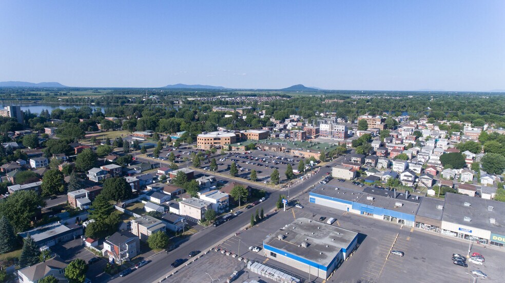 More Photos Of 145 Boul Saint-Joseph, St-Jean Office For Lease