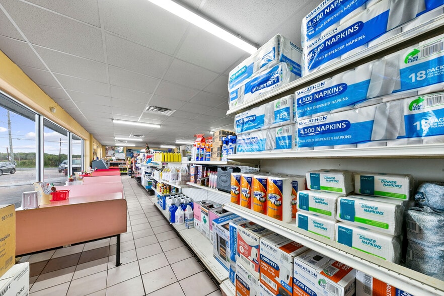 More Photos Of 103 Henderson St, Palacios Convenience Store For Sale