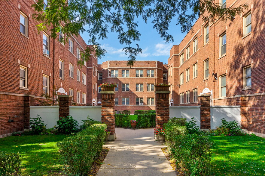 Primary Photo Of 5900-5910 N Kenmore Ave, Chicago Apartments For Sale