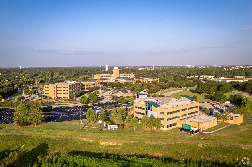 More Photos Of 707 S Fry Rd, Katy Unknown For Lease