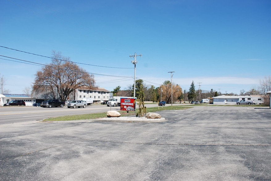 More Photos Of 5700 N US-31 Hwy, Acme Freestanding For Lease