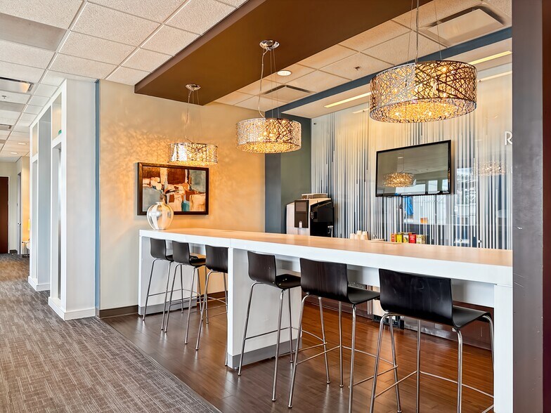 More Photos Of 1622-1650 W End Blvd, Saint Louis Park Coworking Space