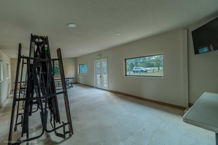 More Photos Of 3710 Waterwood Pass, Elmendorf Restaurant For Sale
