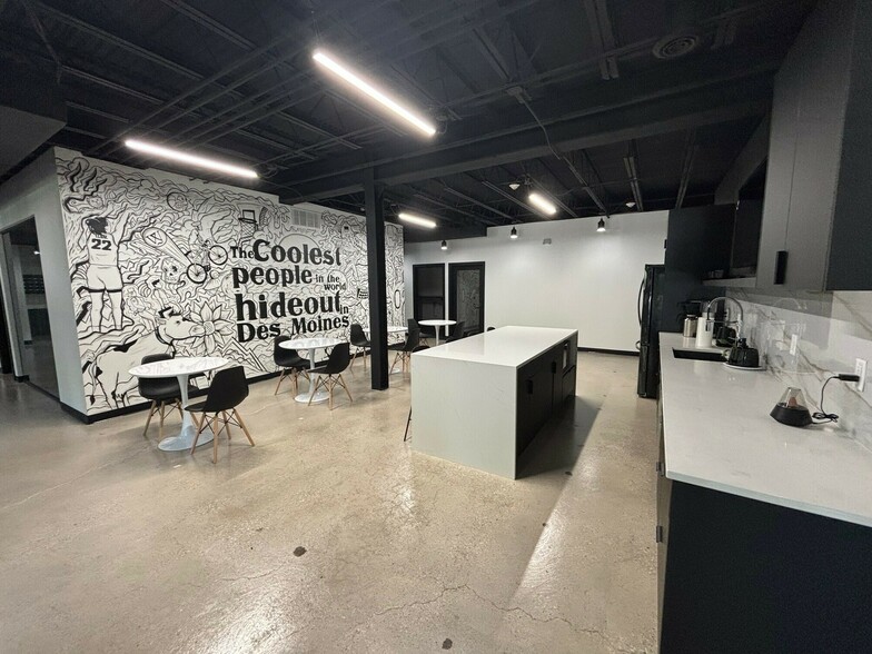 More Photos Of 7177 Hickman Rd, Urbandale Office For Sale