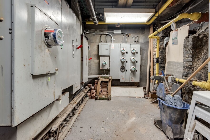 More Photos Of 129 E 47th St, New York Apartments For Sale