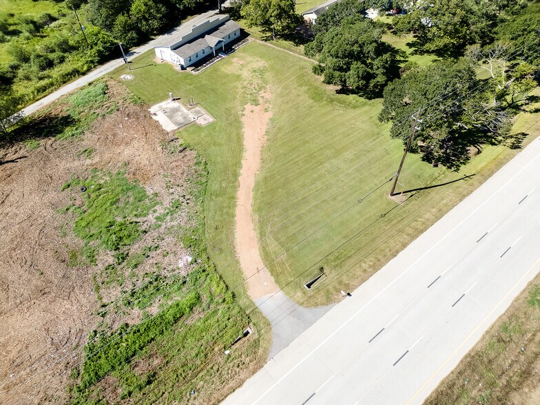 More Photos Of 4095 SE I 10 Frontage Rd, Sealy Medical For Sale