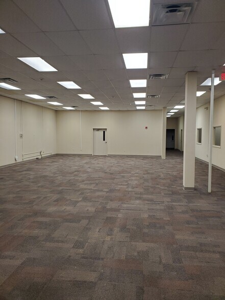 More Photos Of 3361 Melrose Ave NW, Roanoke Light Distribution For Lease
