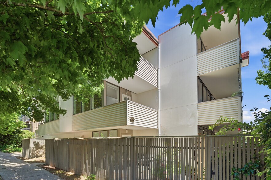 More Photos Of 802 N 43rd St, Seattle Apartments For Sale