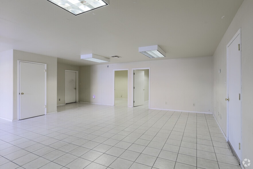 More Photos Of 529 E Juanita Ave, Mesa Warehouse For Sale