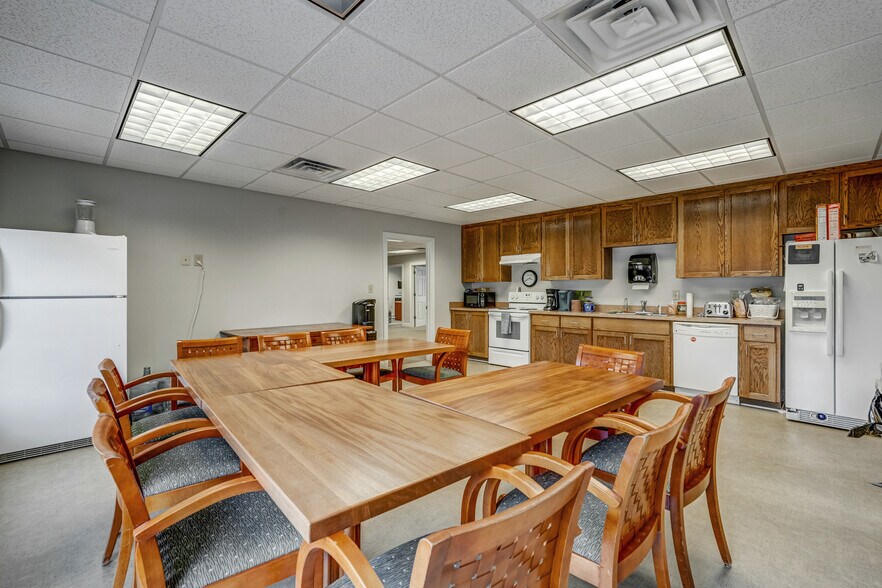More Photos Of 95 Zion Station Ct, Troy Flex For Sale