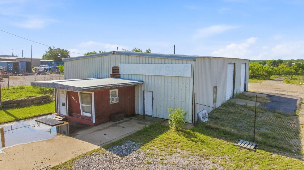 More Photos Of 3429 W Walker St, Breckenridge Warehouse For Sale