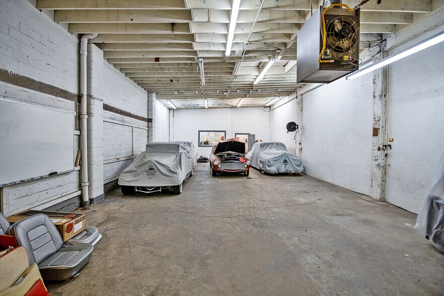 More Photos Of 327 SE 80th Ave, Portland Auto Repair For Sale