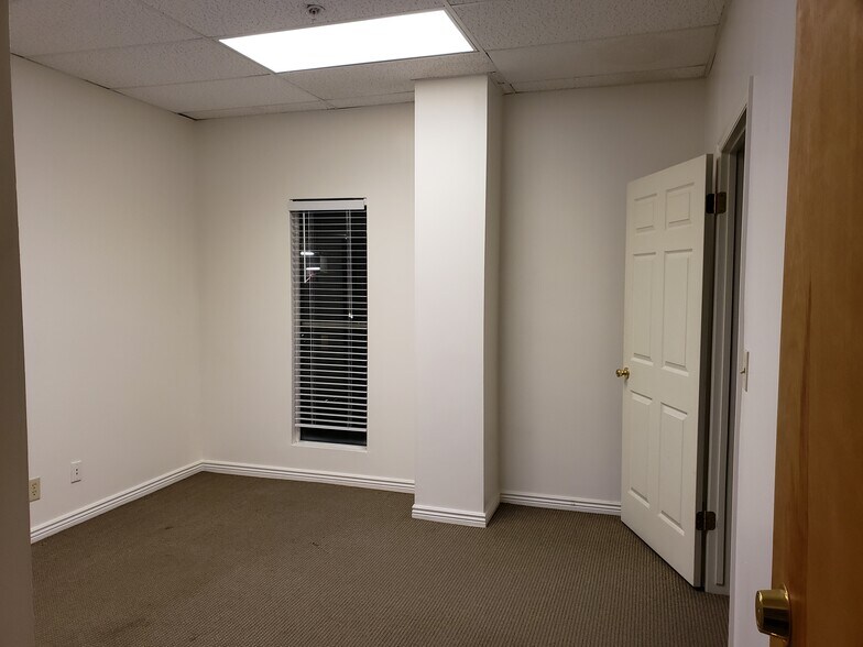 More Photos Of 42 N University Ave, Provo Storefront Retail Office For Lease