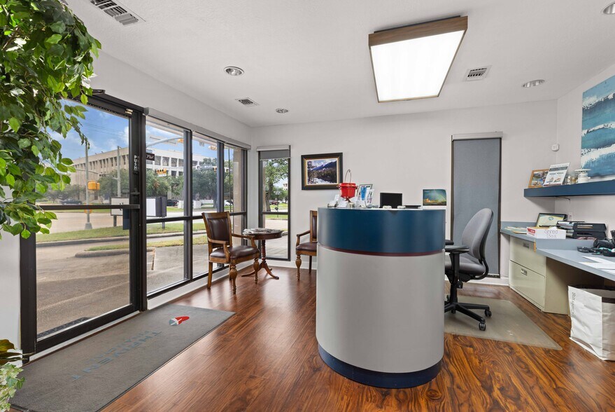 More Photos Of 17450 El Camino Real, Houston Medical For Lease