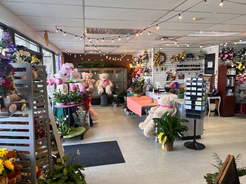 More Photos Of 3001 Pinecroft Rd, Greensboro General Retail For Sale