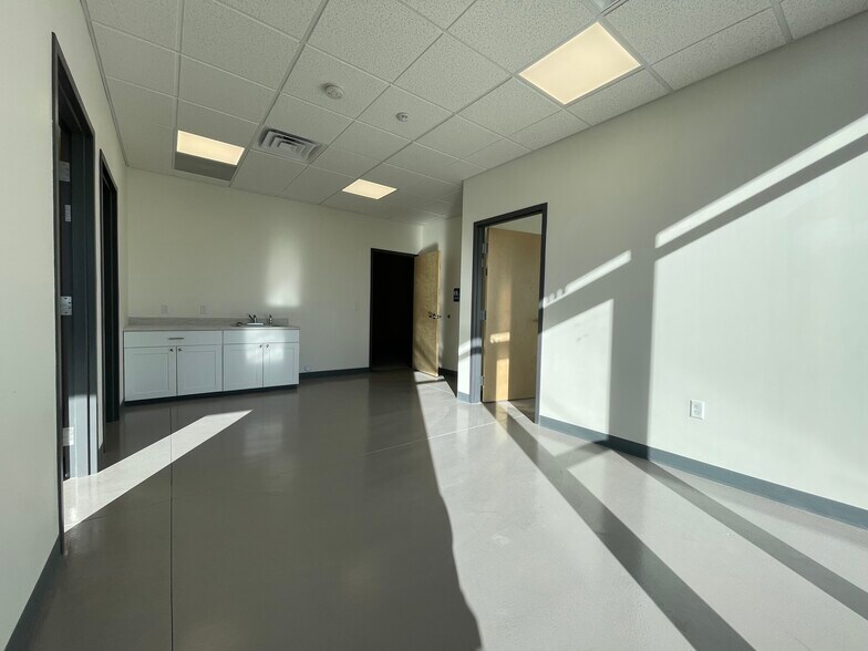 More Photos Of 4320 Barnes Rd, Colorado Springs Light Distribution For Lease