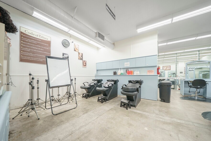 More Photos Of 1517 S Western Ave, Los Angeles Freestanding For Sale