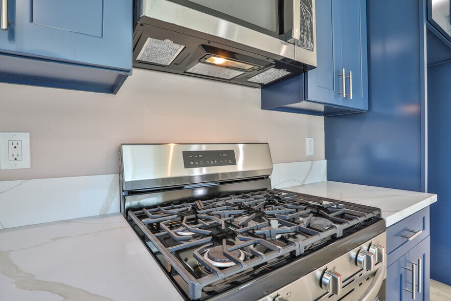 More Photos Of 2111 Scott Rd, Burbank Apartments For Sale