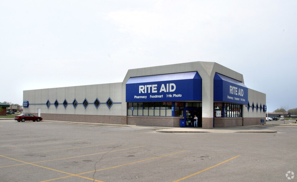 More Photos Of 2635 Henry St, Muskegon Drugstore For Sale