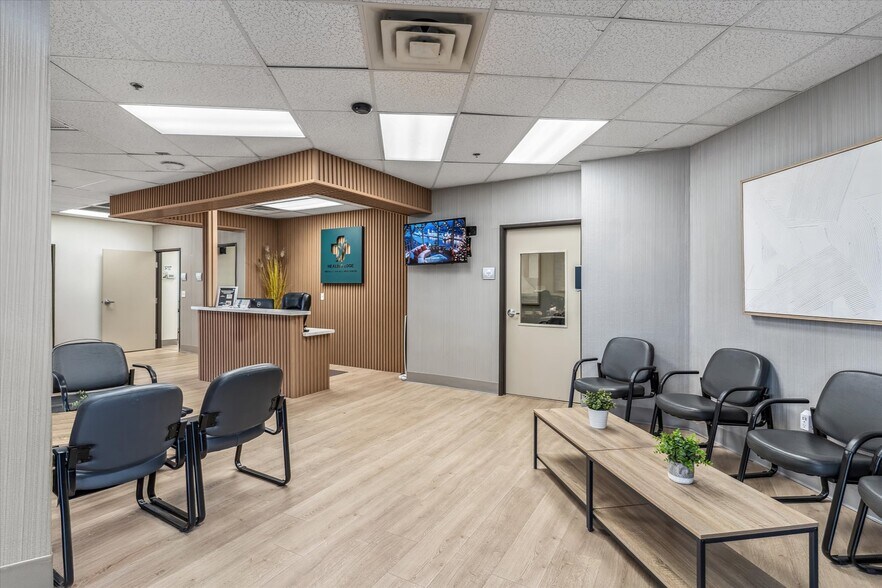 More Photos Of 4220 N 20th Ave, Phoenix Medical For Lease