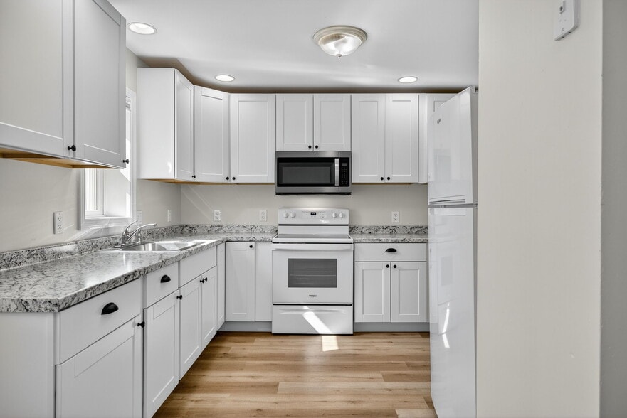 More Photos Of 18 Perry Ave, Nashua Apartments For Sale