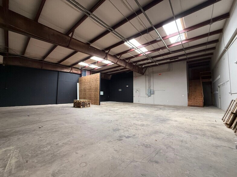 More Photos Of 4913 Summer Oak Dr, Buford Light Manufacturing For Lease