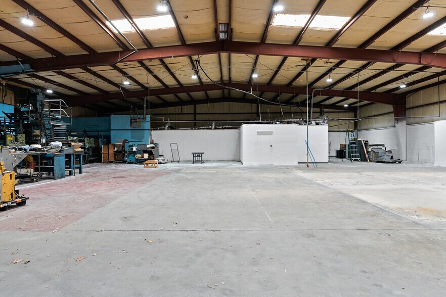 More Photos Of 100 N 11th St, Van Buren Warehouse For Sale