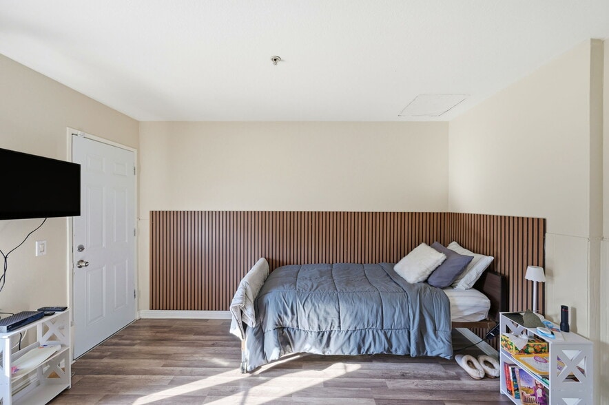 More Photos Of 27828 Parkvale Dr, Santa Clarita Healthcare For Sale