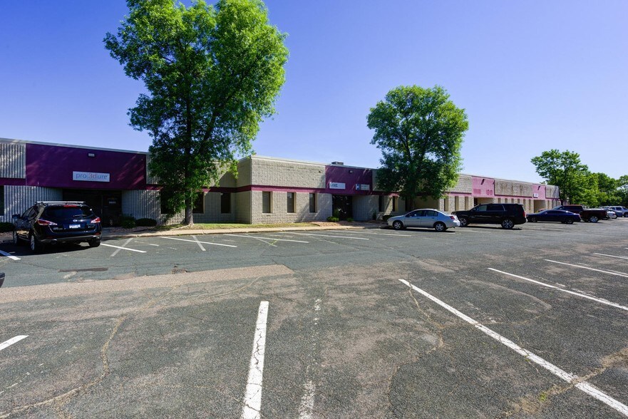More Photos Of 9901-9927 Valley View Rd, Eden Prairie Showroom For Lease